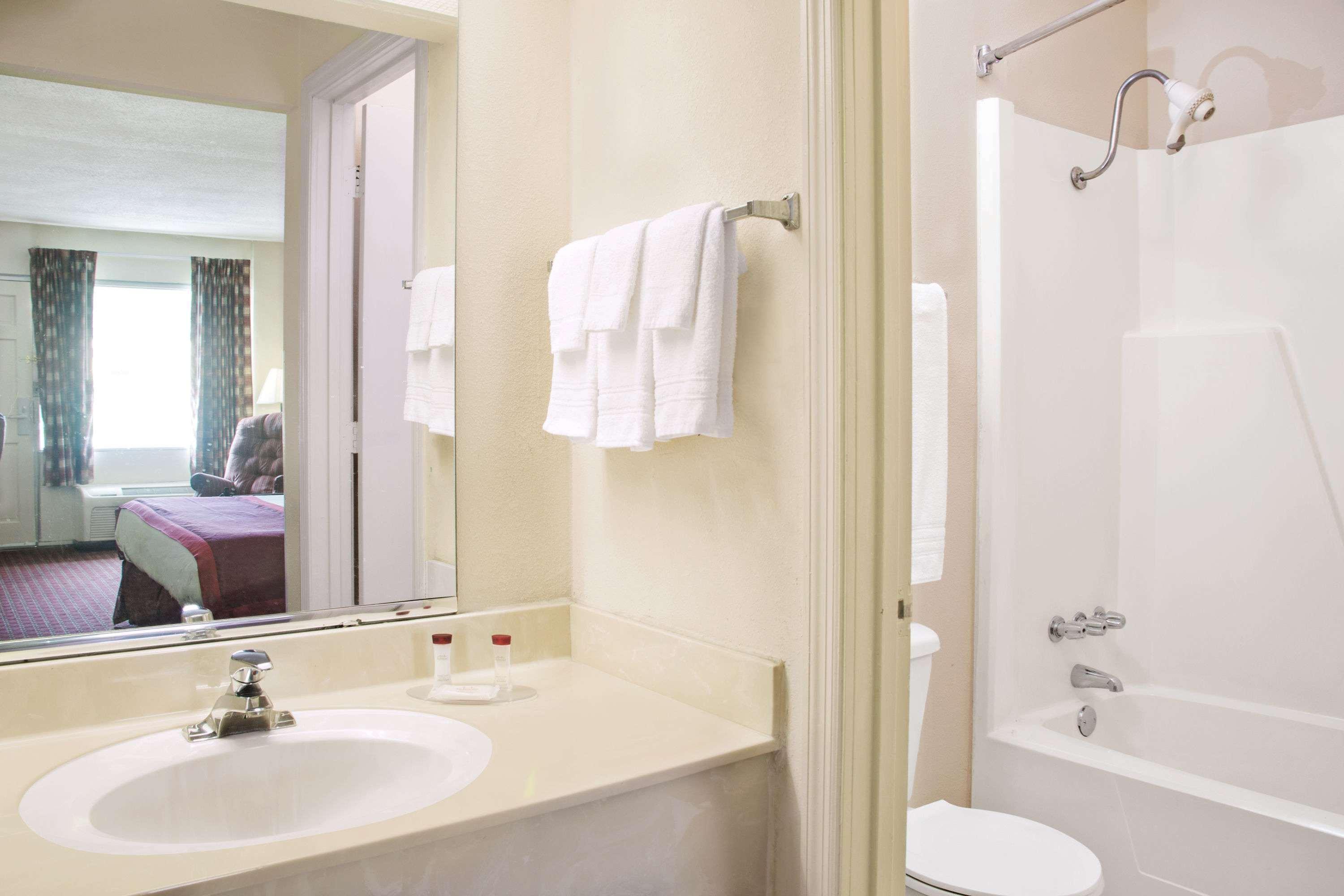 Ramada By Wyndham Walterboro Otel Dış mekan fotoğraf